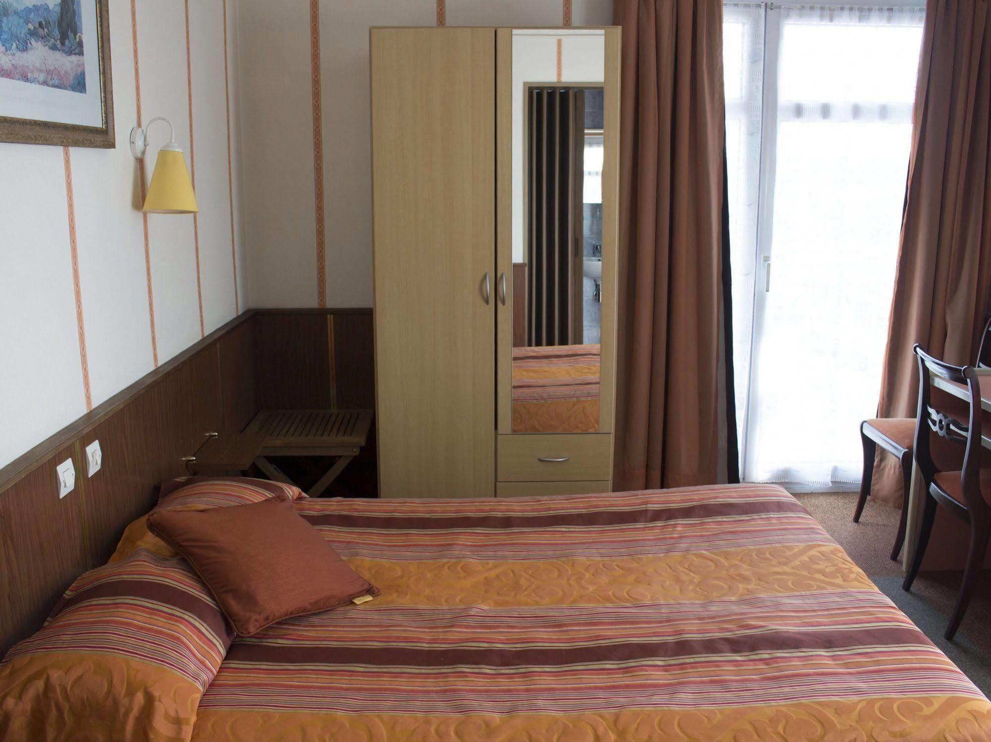 Citotel Le France เรอดง ภายนอก รูปภาพ